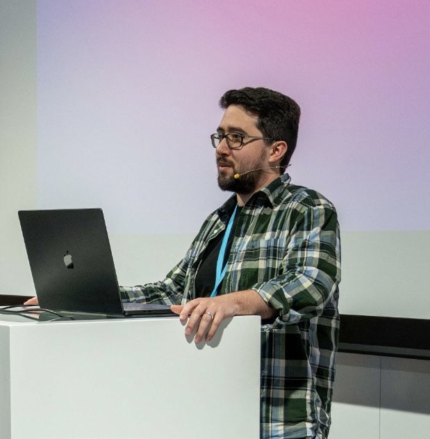 Daniel Williams speaking at a React Native conference